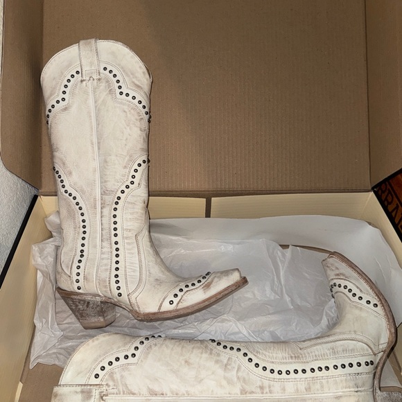White Cowgirl Boots - Snip Toe - Picture 3 of 3